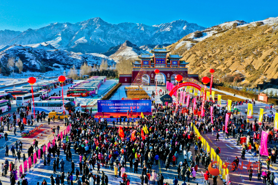 【陇拍客】凯发k8肃南：万名游客踏雪健身迎冬至